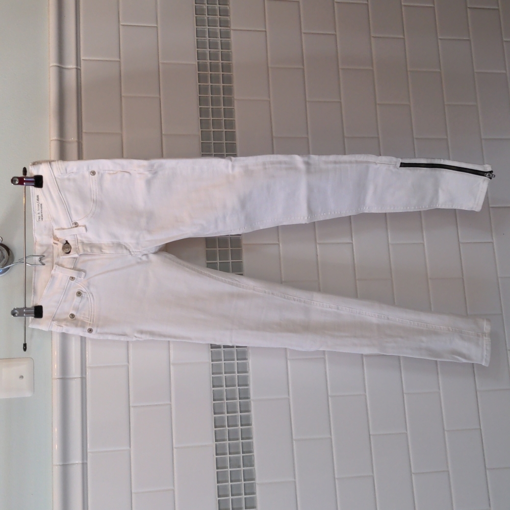 Rag & Bone White Capri Leggings. Size 24